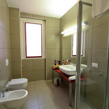 Sleeps 6 Pool Air Con * Maccagno