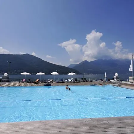 Sleeps 6 Pool Air Con *