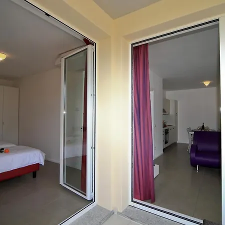 Sleeps 6 Pool Air Con Appartement Maccagno